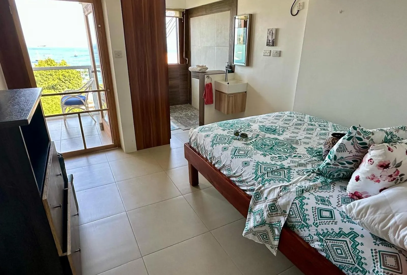 Ocean View Apartments Belmont